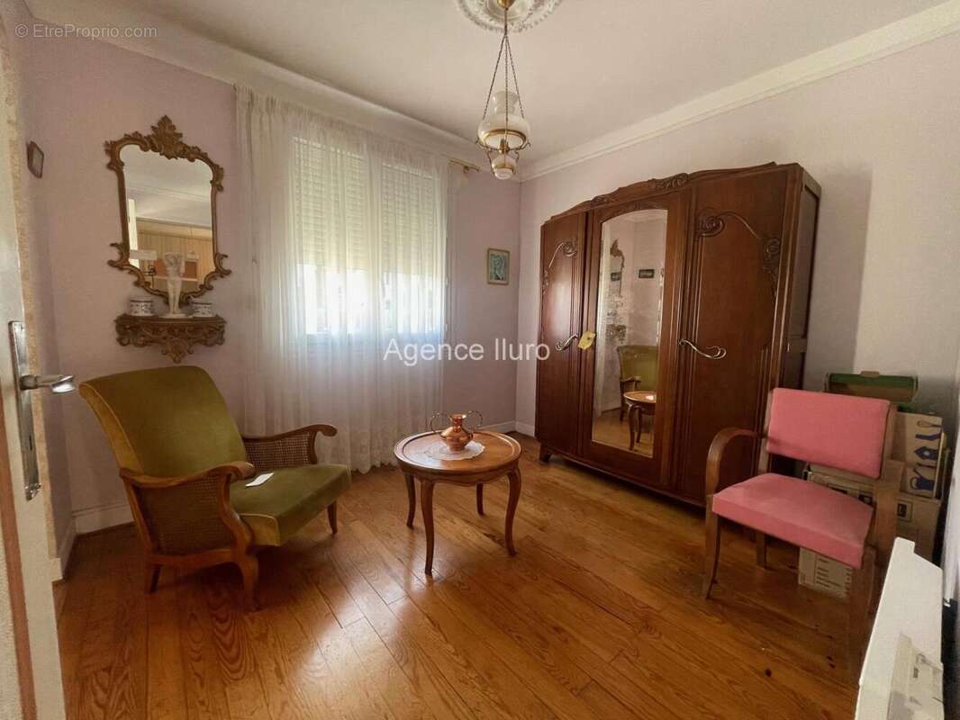 - maison t6 avec jardin et garage dans secteur recherche - - photo 3