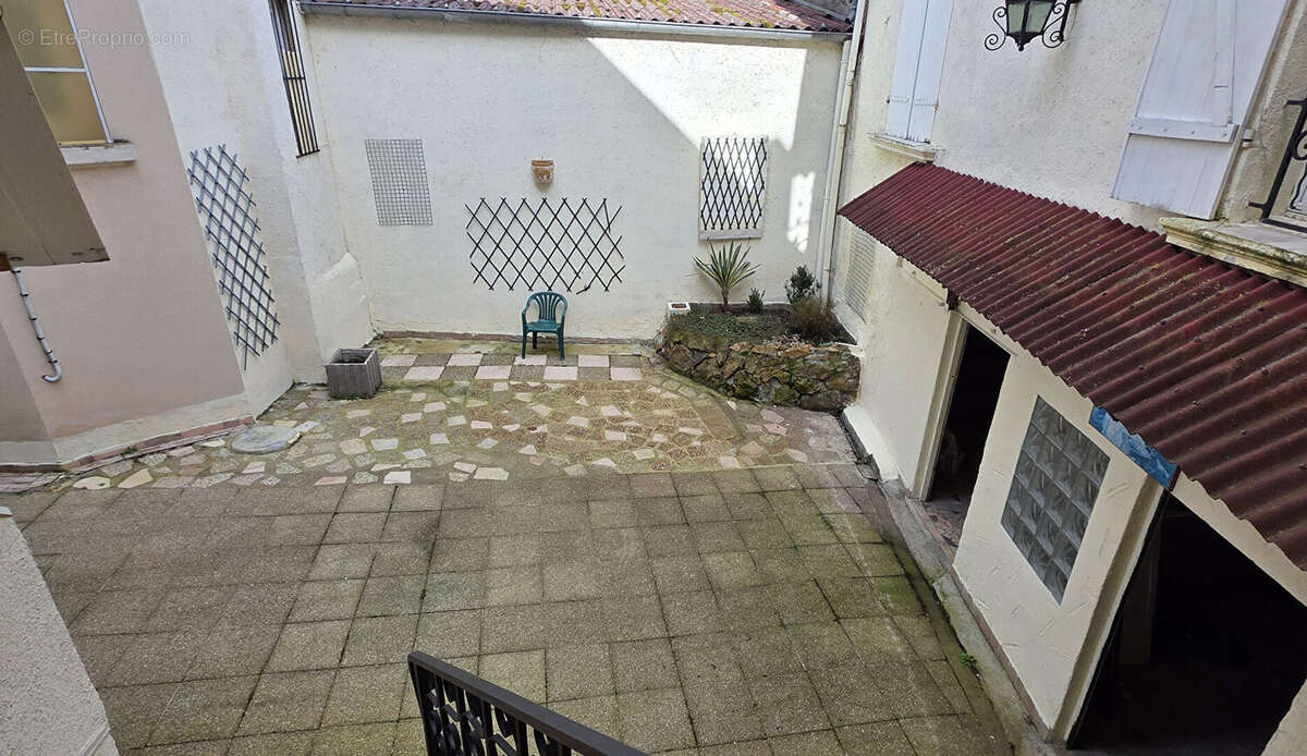 Appartement à LE MAYET-DE-MONTAGNE