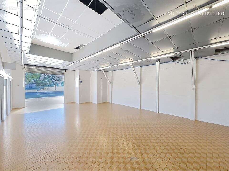 Commerce à MARSEILLE-9E