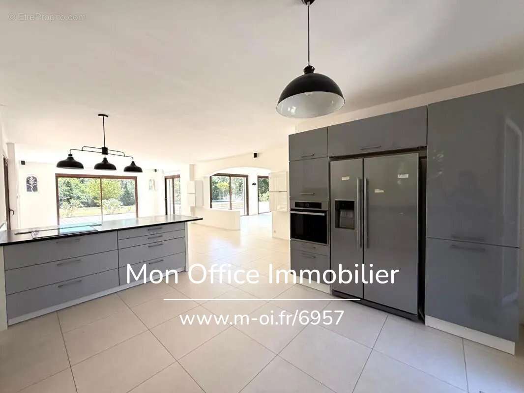Référence : 6957-PEL - Puyricard – Villa de caractère au cœur d’un parc arboré de 5 829 m² avec piscine - photo 14