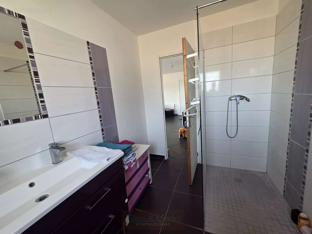 Maison familiale avec 5 chambres - Corquilleroy - photo 5