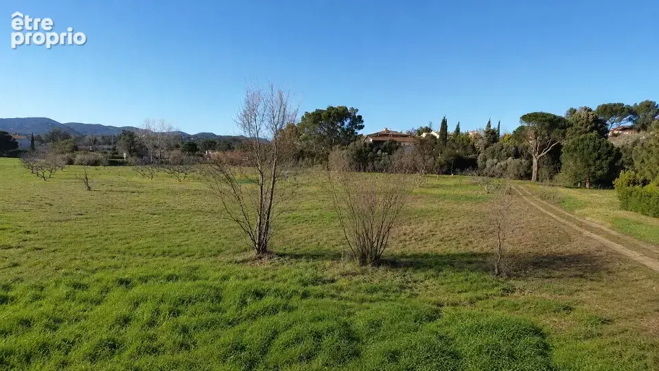 Terrain à FREJUS
