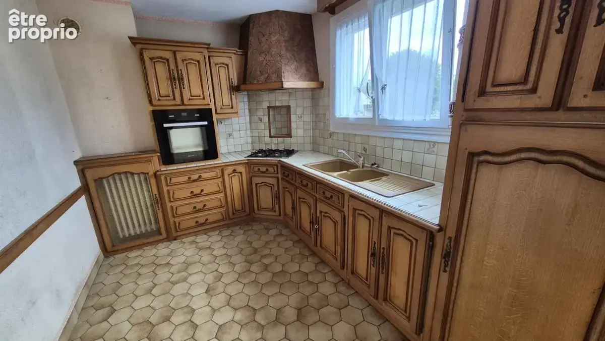 Maison 91 m2 à réinventer   Sous-sol complet et beau potenti - photo 3