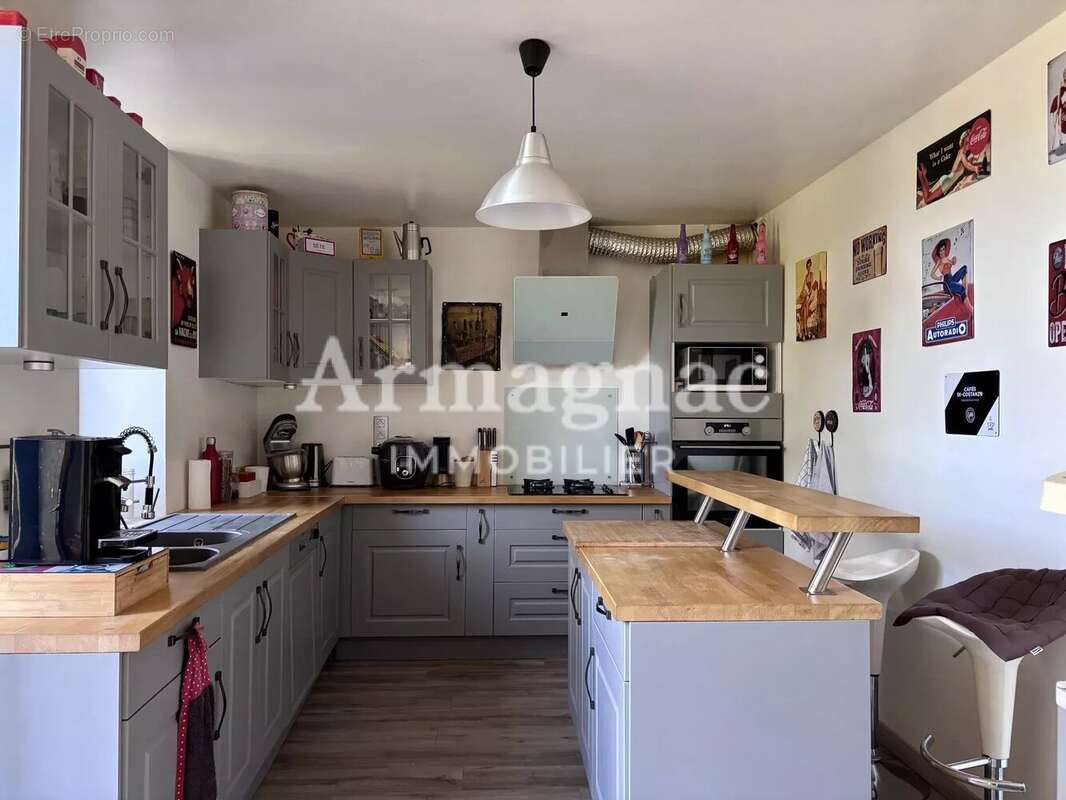 Maison à VIC-FEZENSAC