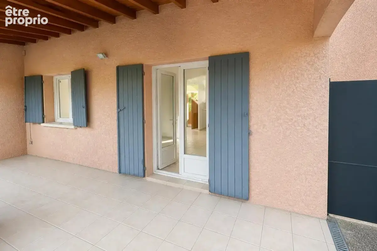 Maison lumineuse avec jardin à Saint-Julien-les-Rosiers - photo 5