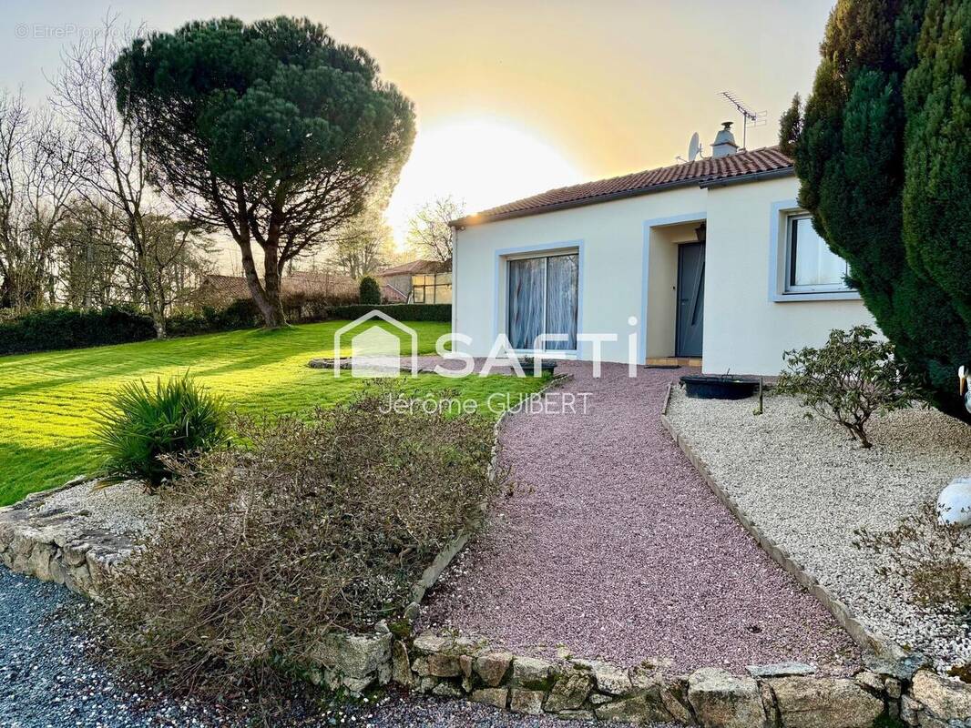 Photo 1 - Maison à CIRIERES