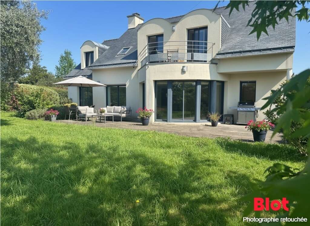 Maison 249 m² à Saint-Ave  - photo 2