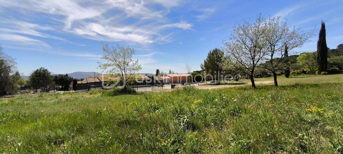 A vendre terrain constructible et viabilisé de 567 m2  , au pied du Luberon , très au calme , sur Mérindol - photo 11