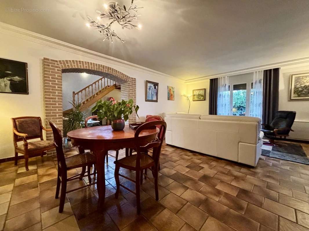 Maison à LES RUES-DES-VIGNES