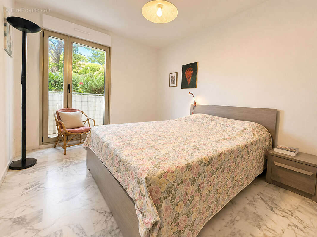 * Bord de Mer ** Appartement 3 pièces (77,17m²) ** Rez-de-chaussée + Parking  + Cellier** 83430 Saint Mandrier sur mer - photo 5
