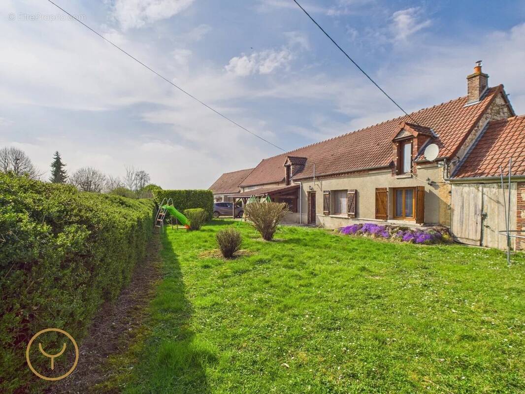 Maison à MARIGNY-LE-CHATEL