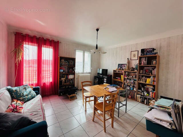 Appartement à SAINT-PRIEST-EN-JAREZ