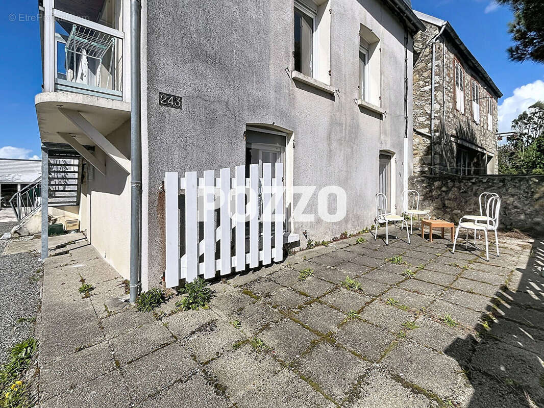 Appartement à DONVILLE-LES-BAINS