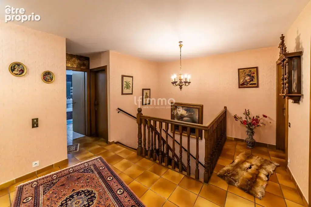 Maison, dotée de grands volumes, avec un fort cachet - photo 7