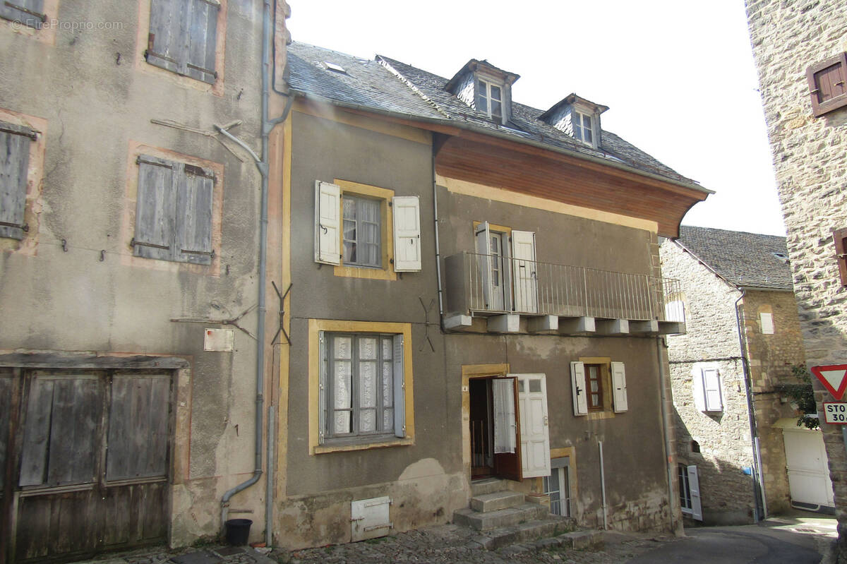 Maison à SEVERAC-LE-CHATEAU