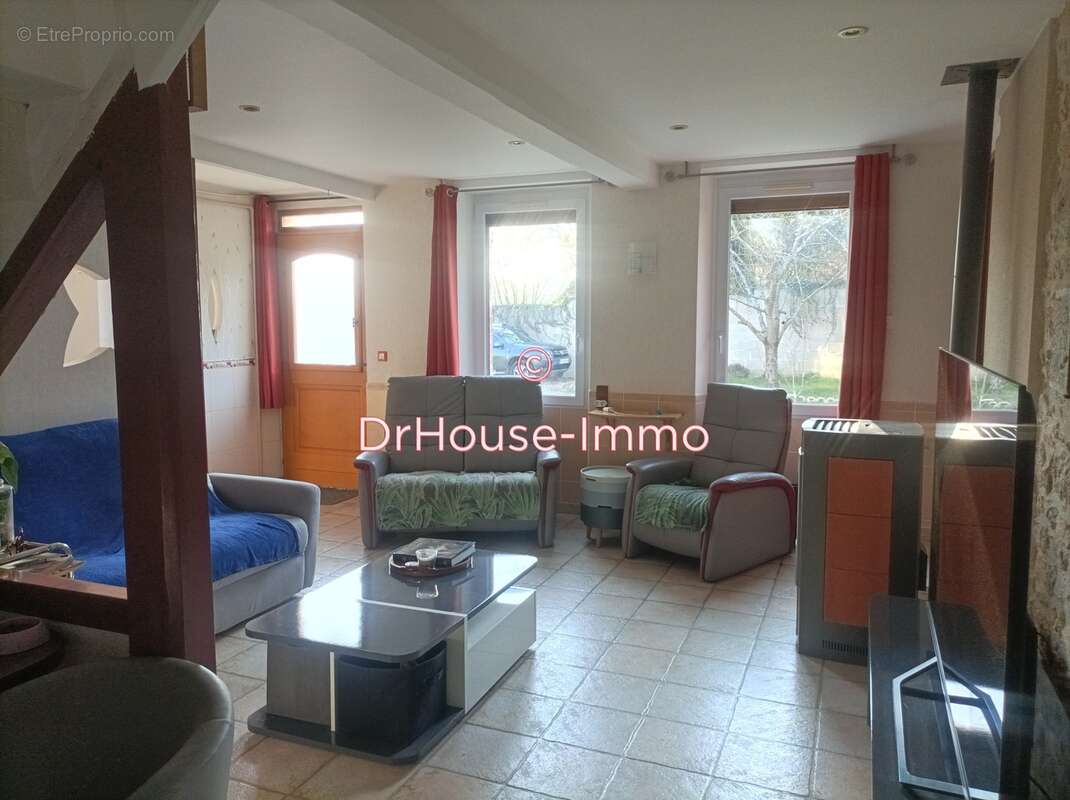 Maison à LA SELLE-SUR-LE-BIED