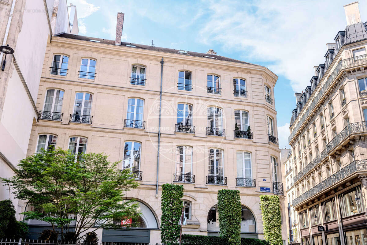 Appartement à PARIS-1E