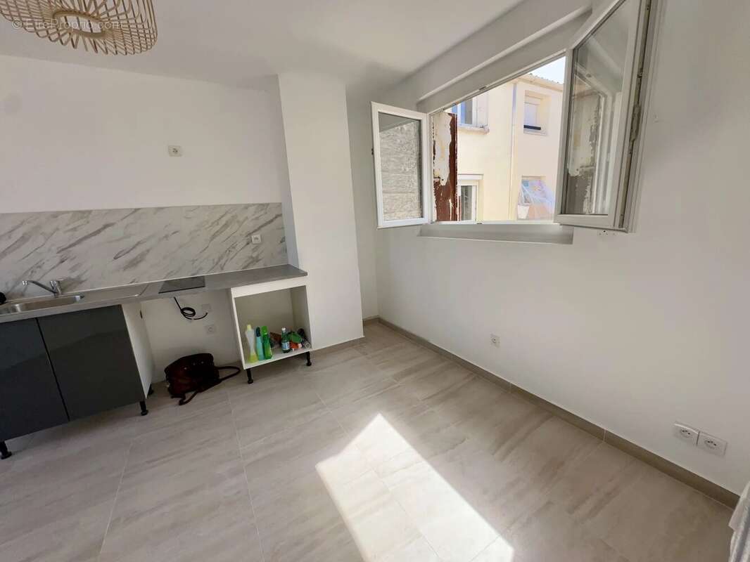 Studio rénové, 3 ieme étage, sur 4 secteur St Martin - photo 6
