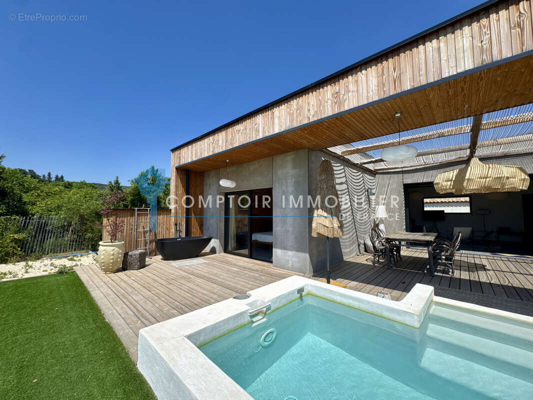 Maison à CLARENSAC