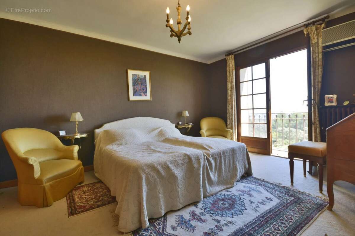 Maison à ROQUEFORT-LES-PINS