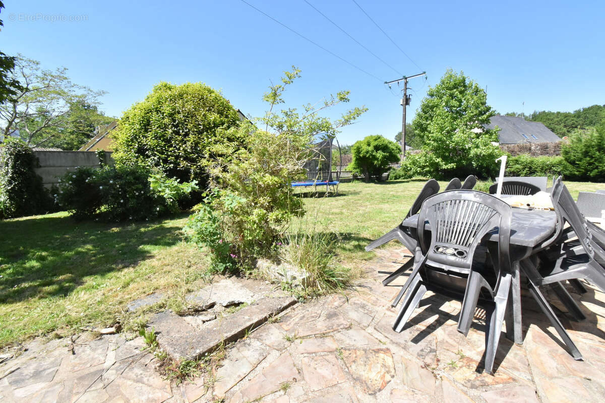 Maison à LA CHAPELLE-DES-MARAIS