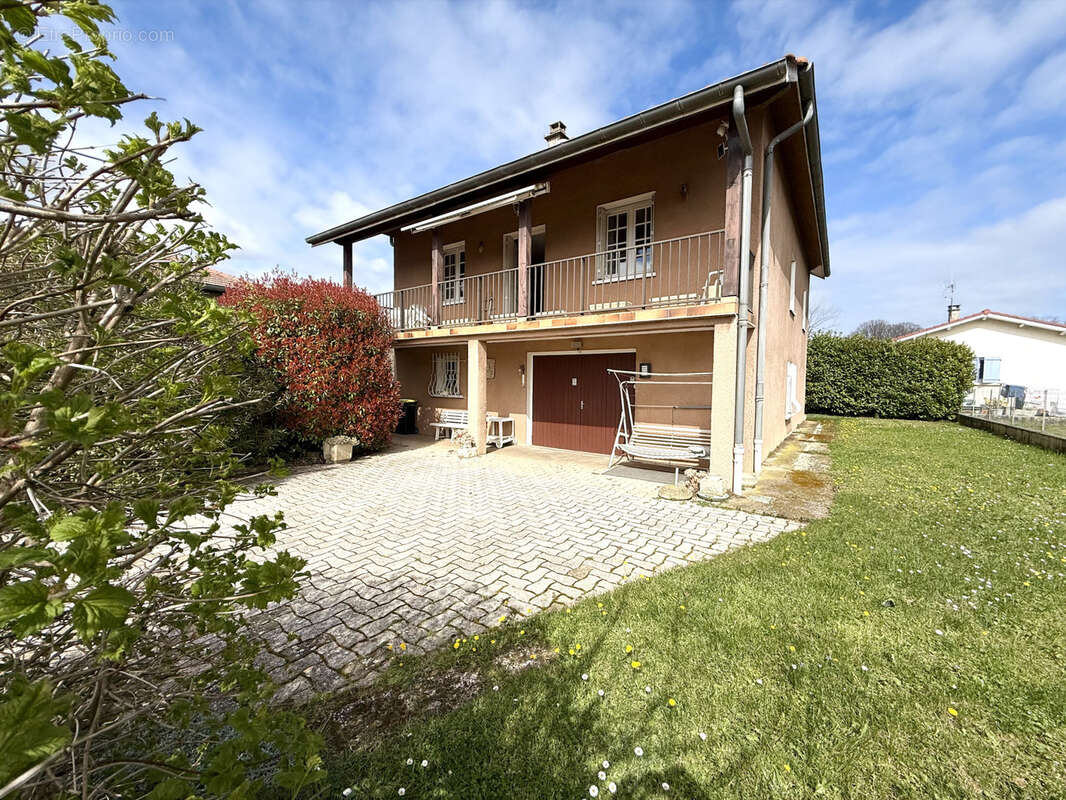 Maison à LES ROCHES-DE-CONDRIEU