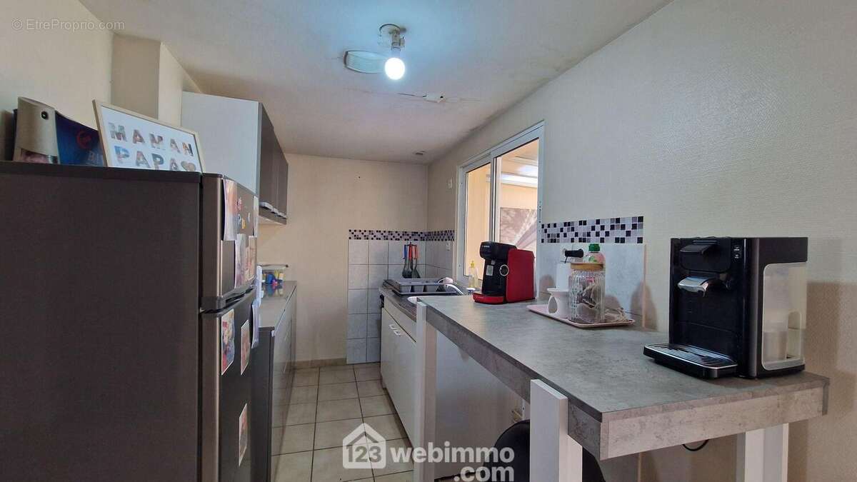 A ses côtés, la cuisine indépendante de 9 m² - Maison à EBOULEAU