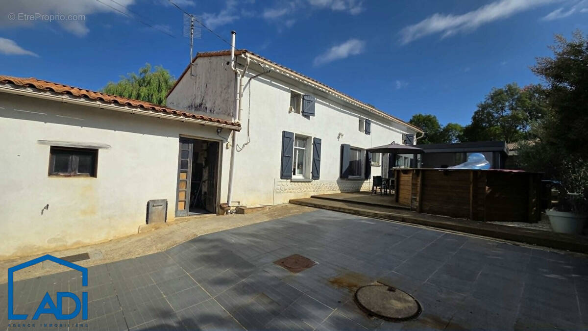 Maison à AZAY-LE-BRULE