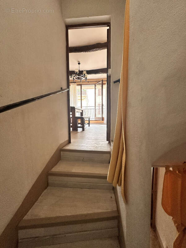 VINS SUR CARAMY - Maison de village avec balcon de type 3. - photo 4