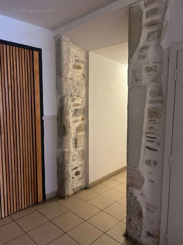 Appartement 86 m² à Nay  - photo 2
