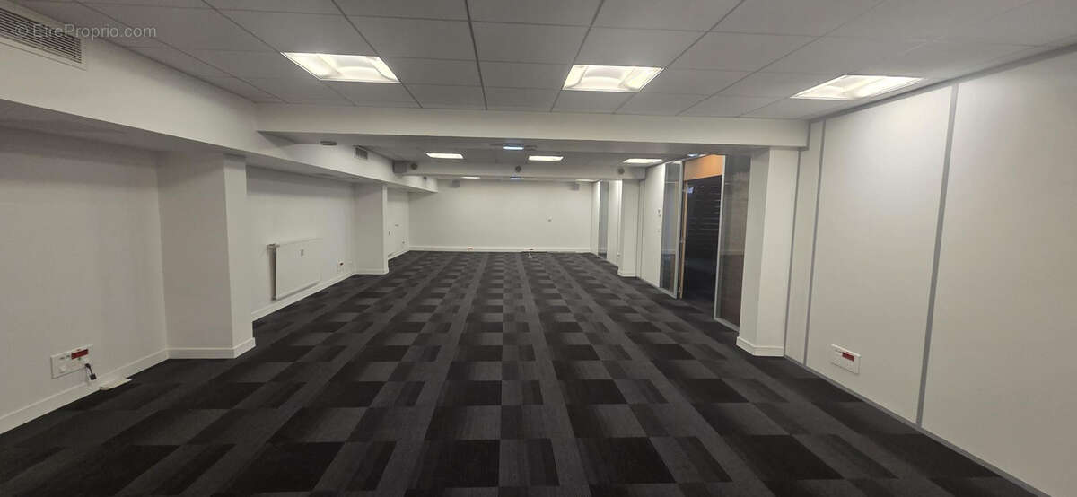 Local professionnel/bureaux a vendre angers centre - photo 3