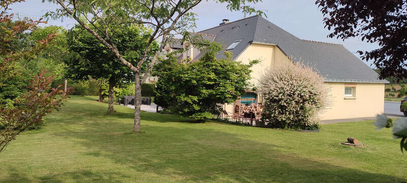 Maison à SAINT-JACUT-LES-PINS