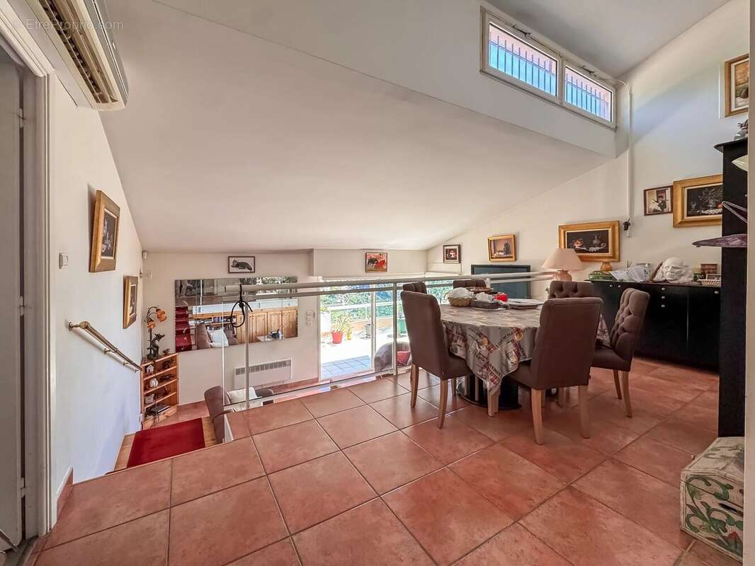Appartement à EZE