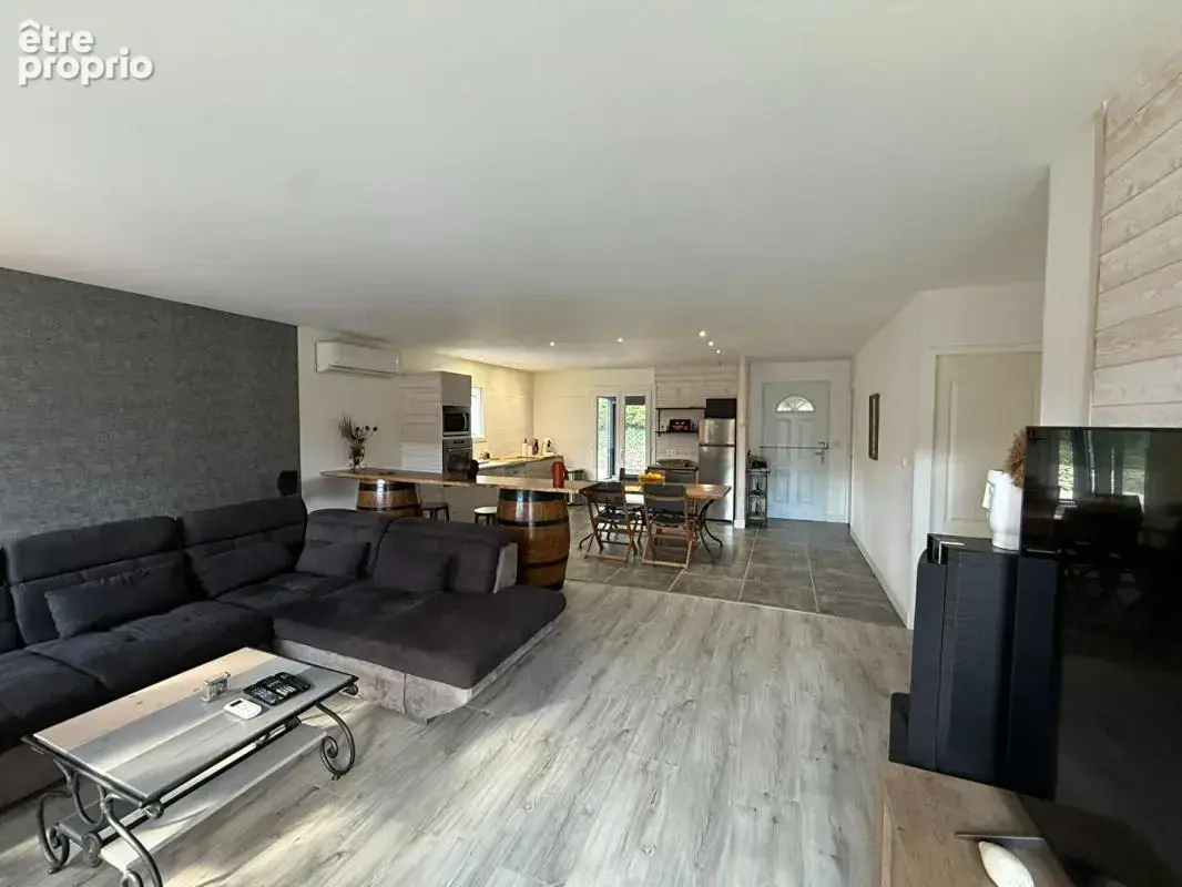 Maison 141 m² avec véranda chauffée piscine studio indépendant et grand terrain sans vis à vis secteur calme - photo 7