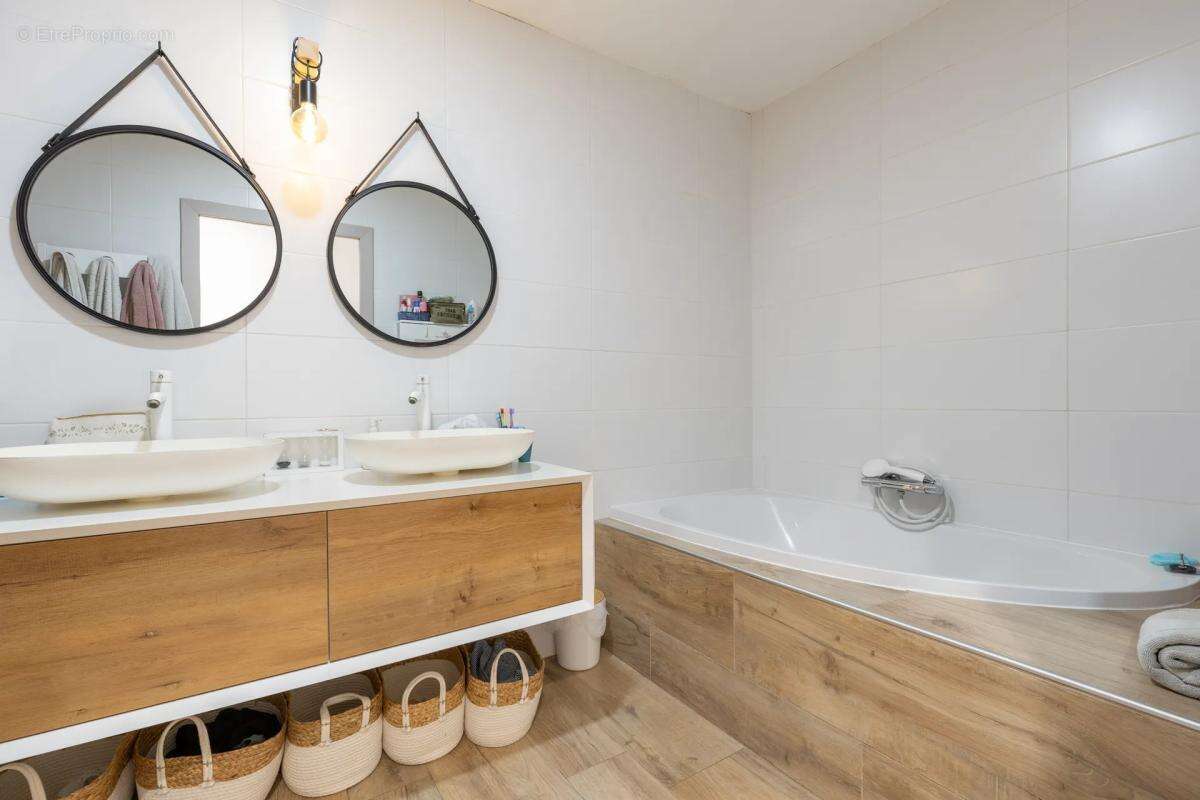 Superbe bastide de 217 m² avec piscine à Grambois - photo 14