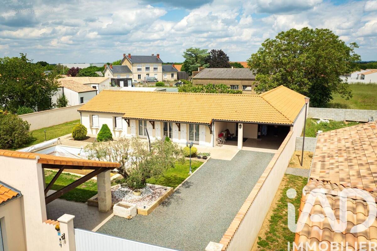 Photo 1 - Maison à SAINT-JEAN-DE-LIVERSAY