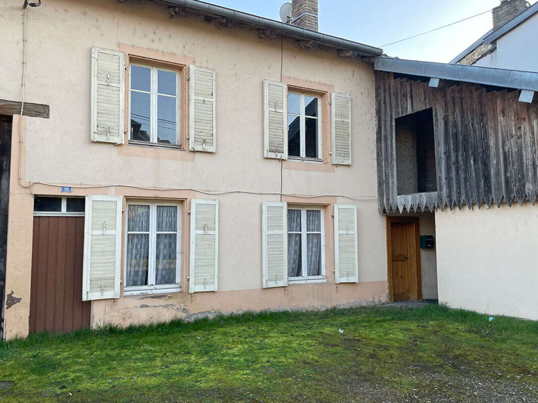 Maison à AZERAILLES