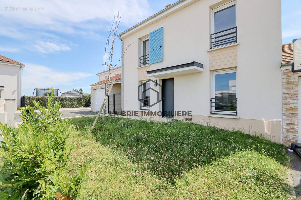 Maison à MENNECY