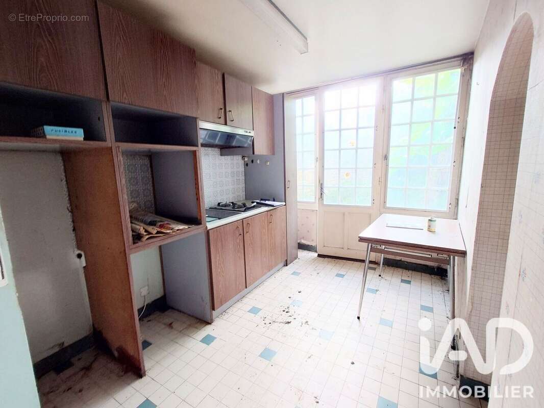 Maison 176 m² à Usson-Du-Poitou  - photo 6
