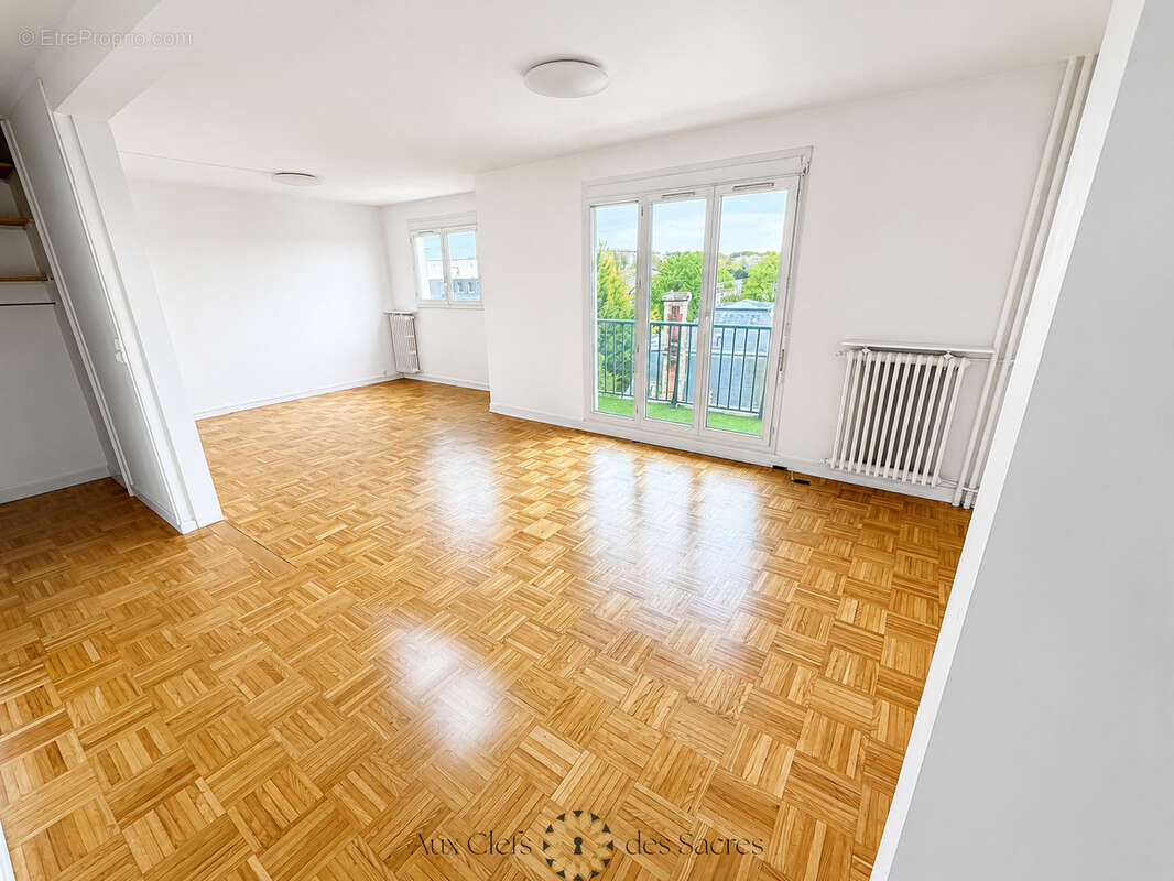 REIMS   Boulevard Pasteur   Appartement 3 pièces rénové avec balcon et vue dégagée - photo 3