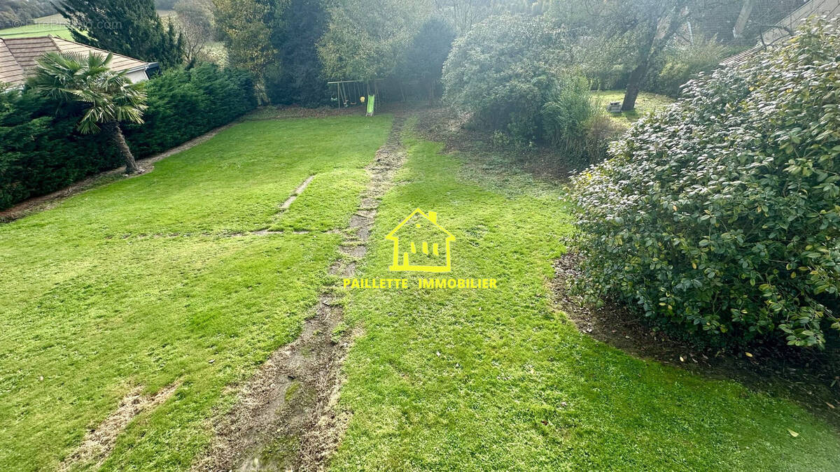 Terrain à MONTIVILLIERS