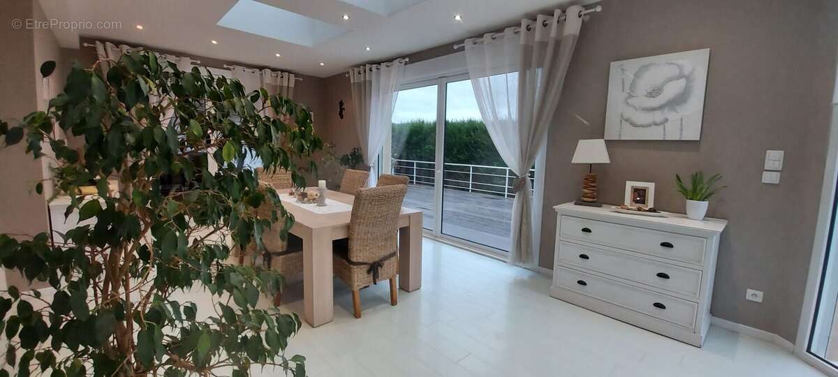 Maison à LAVELINE-DEVANT-BRUYERES