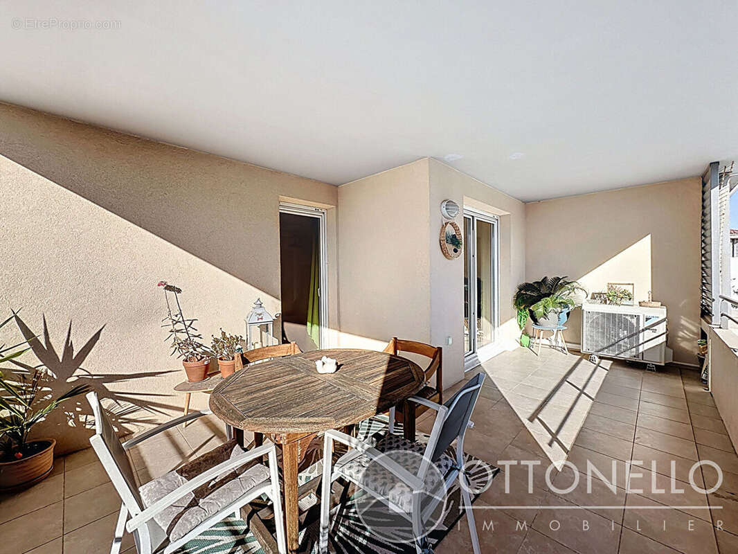 Appartement à ROQUEBRUNE-SUR-ARGENS