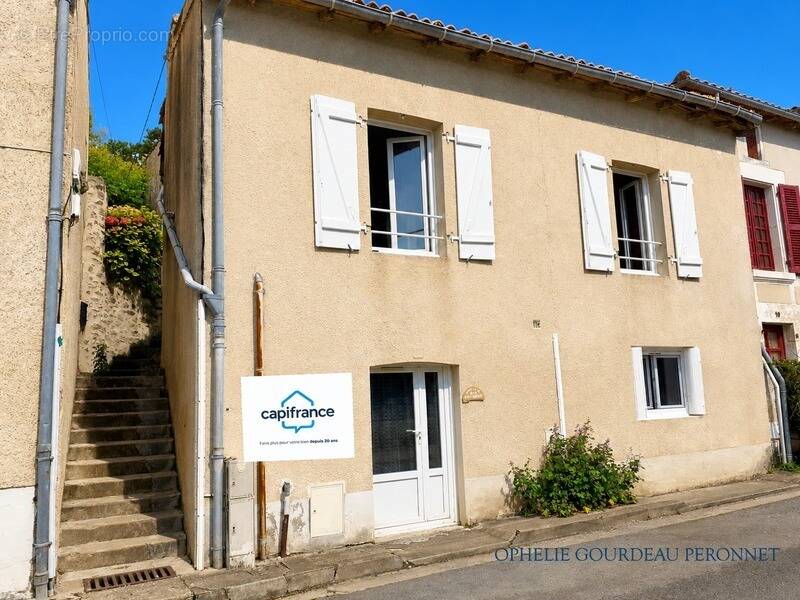 Maison à LIGUGE