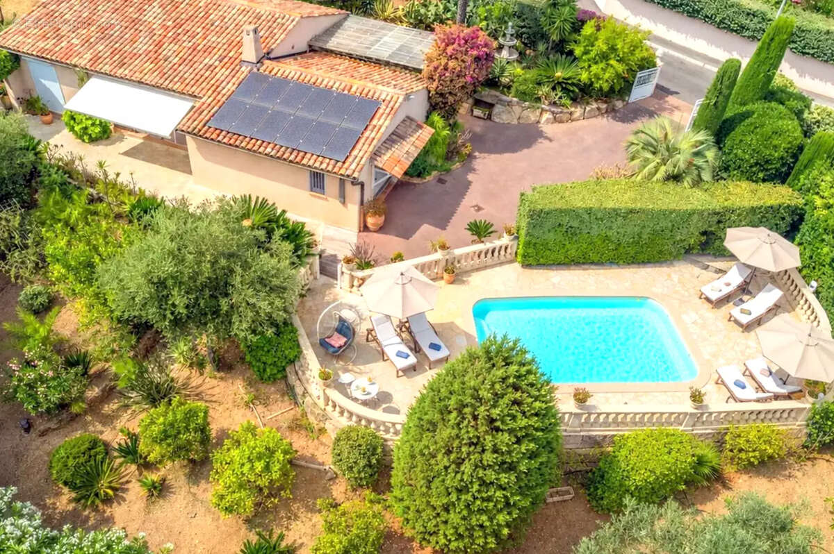 Villa avec piscine garage car port joli jardin paysagé, à pieds des plages de sainte-maxime la nartelle - photo 2