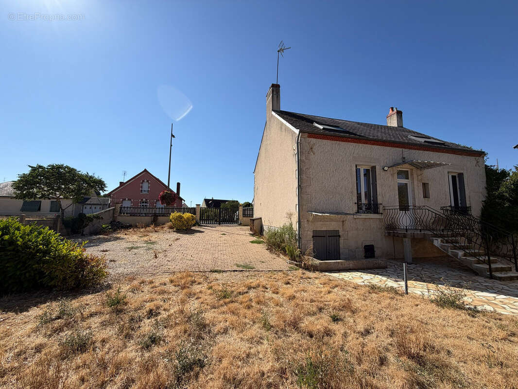 Maison 102 m² à Sainte-Lizaigne  - photo 9