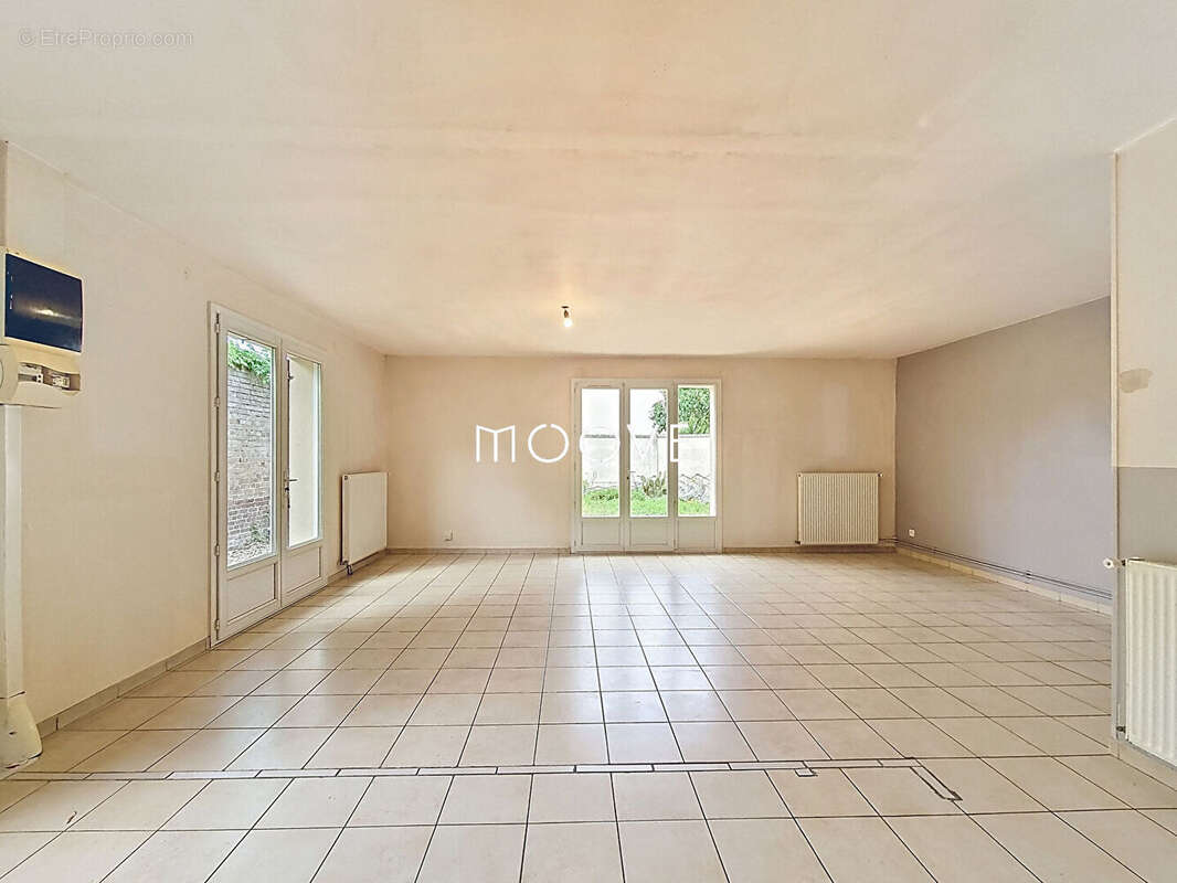 Maison à SAINT-ETIENNE-DU-ROUVRAY