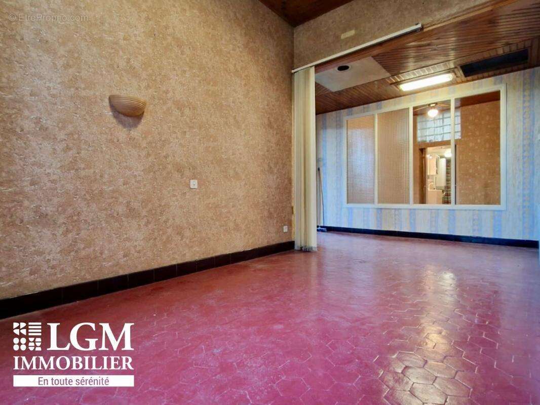 Appartement À Vendre T 4 + 16 m2 de terrasse et une cave de 30m2 - photo 5