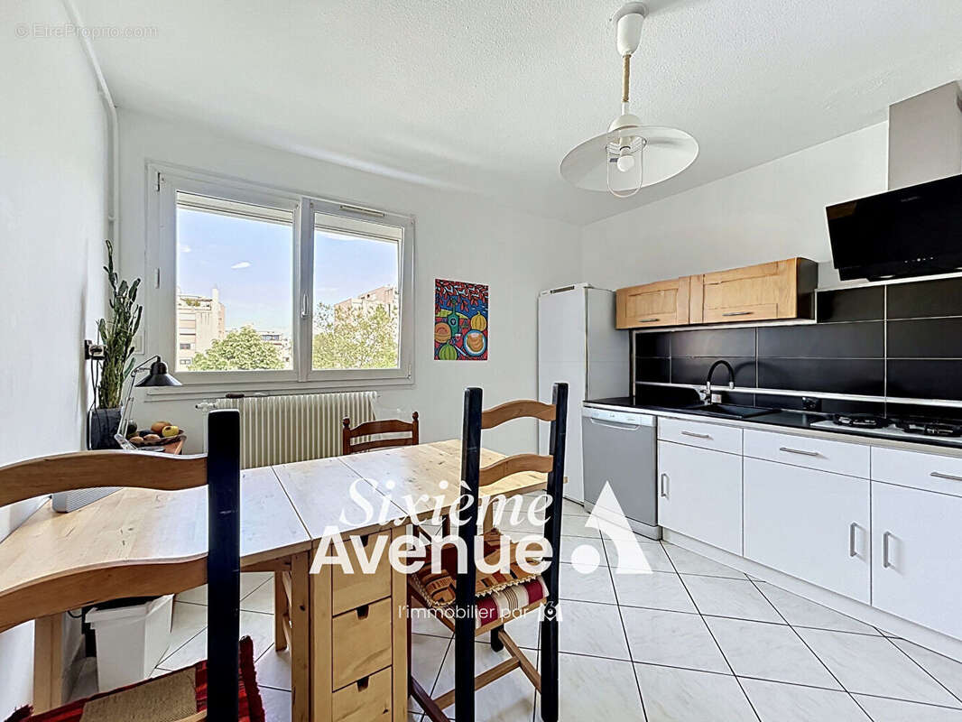 Appartement à DECINES-CHARPIEU
