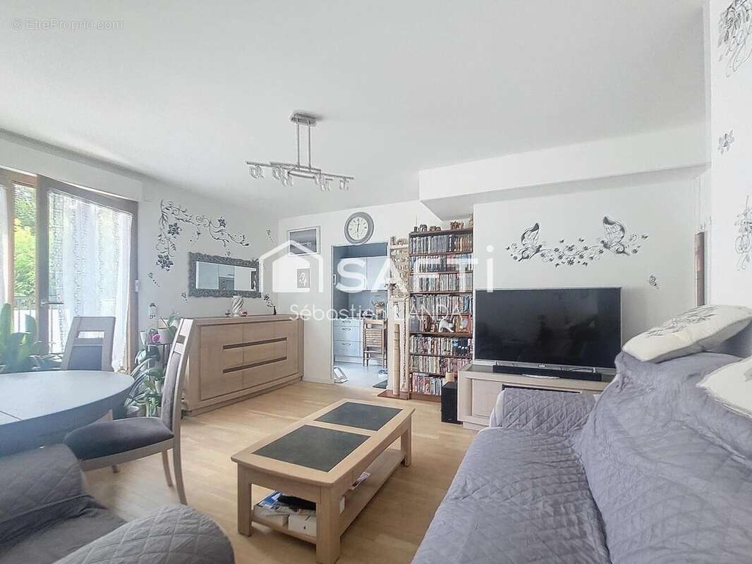 Photo 3 - Appartement à LE MESNIL-SAINT-DENIS